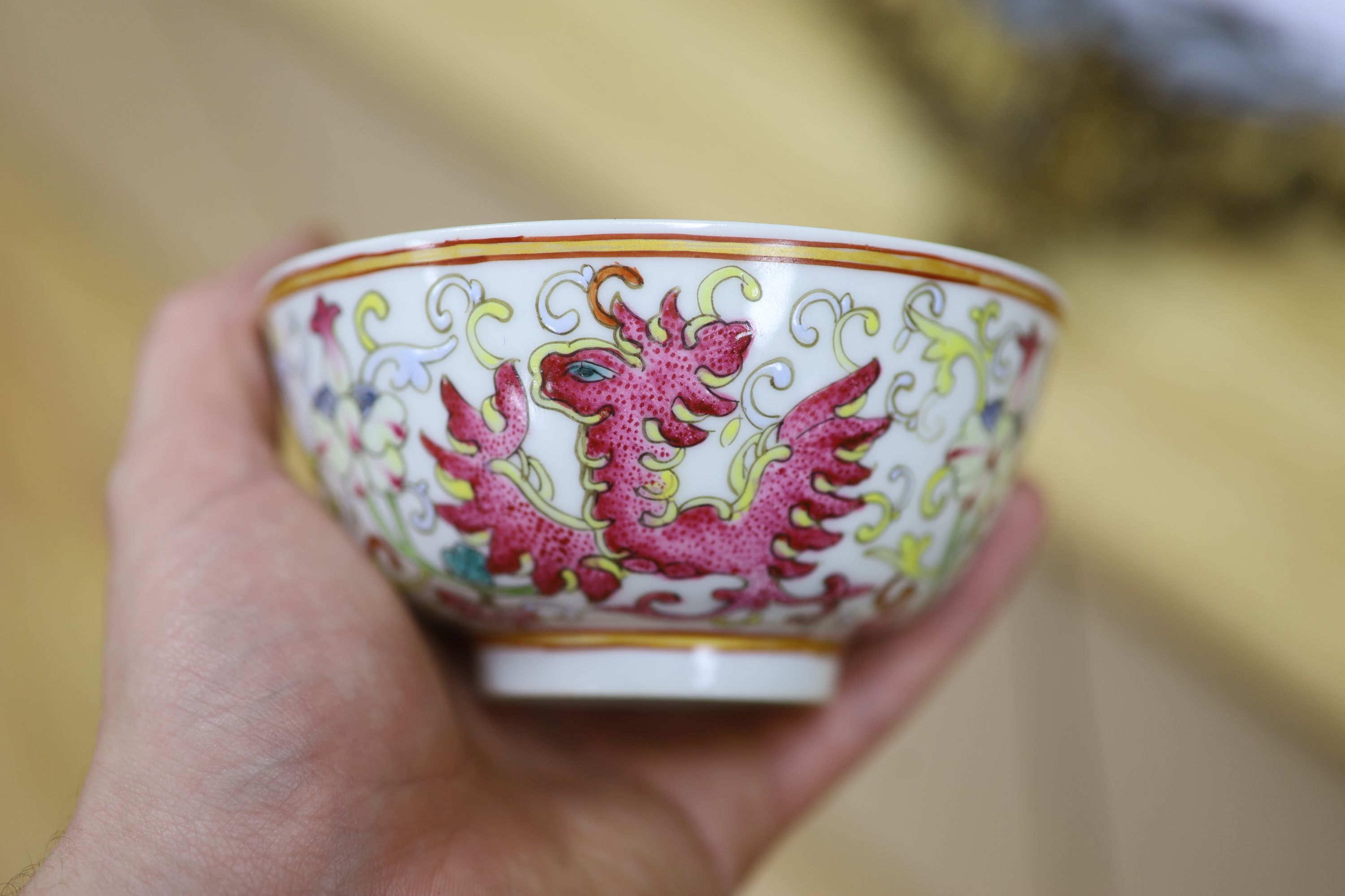 A pair of Chinese famille rose bowls, diameter 12cm